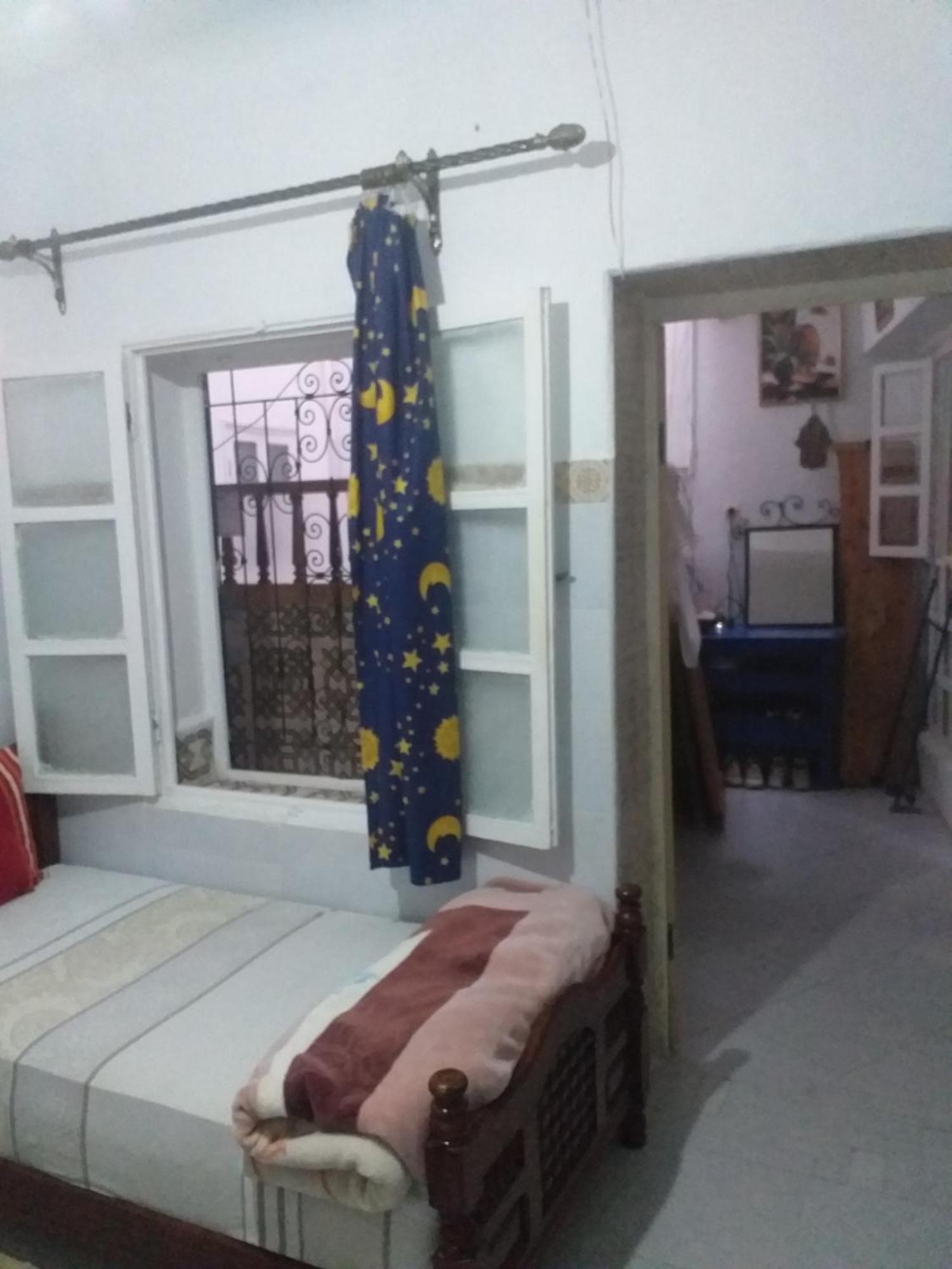 White And Blue Hostal *