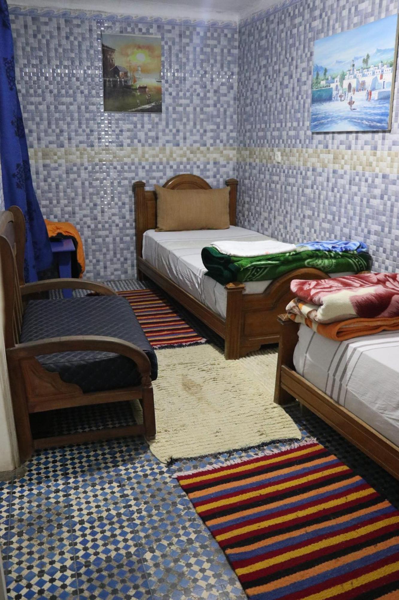 White And Blue Hostal *