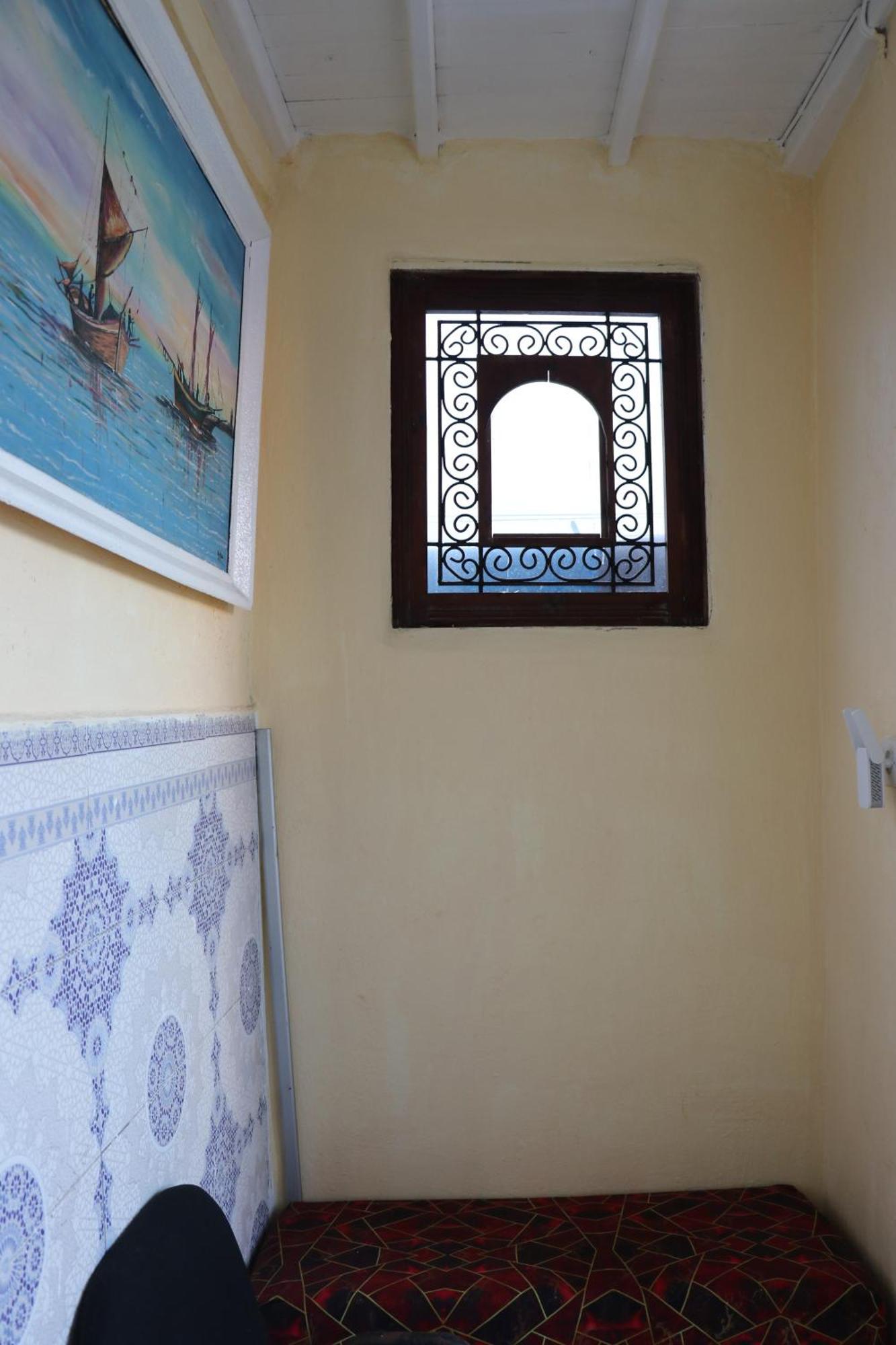 Hostel White And Blue
