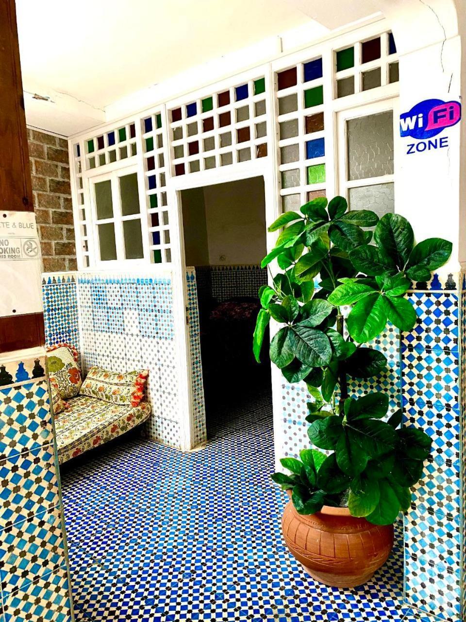 White And Blue Hostel *