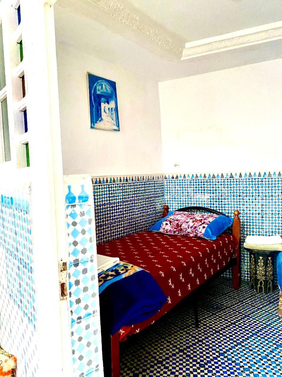 Hostal White And Blue *